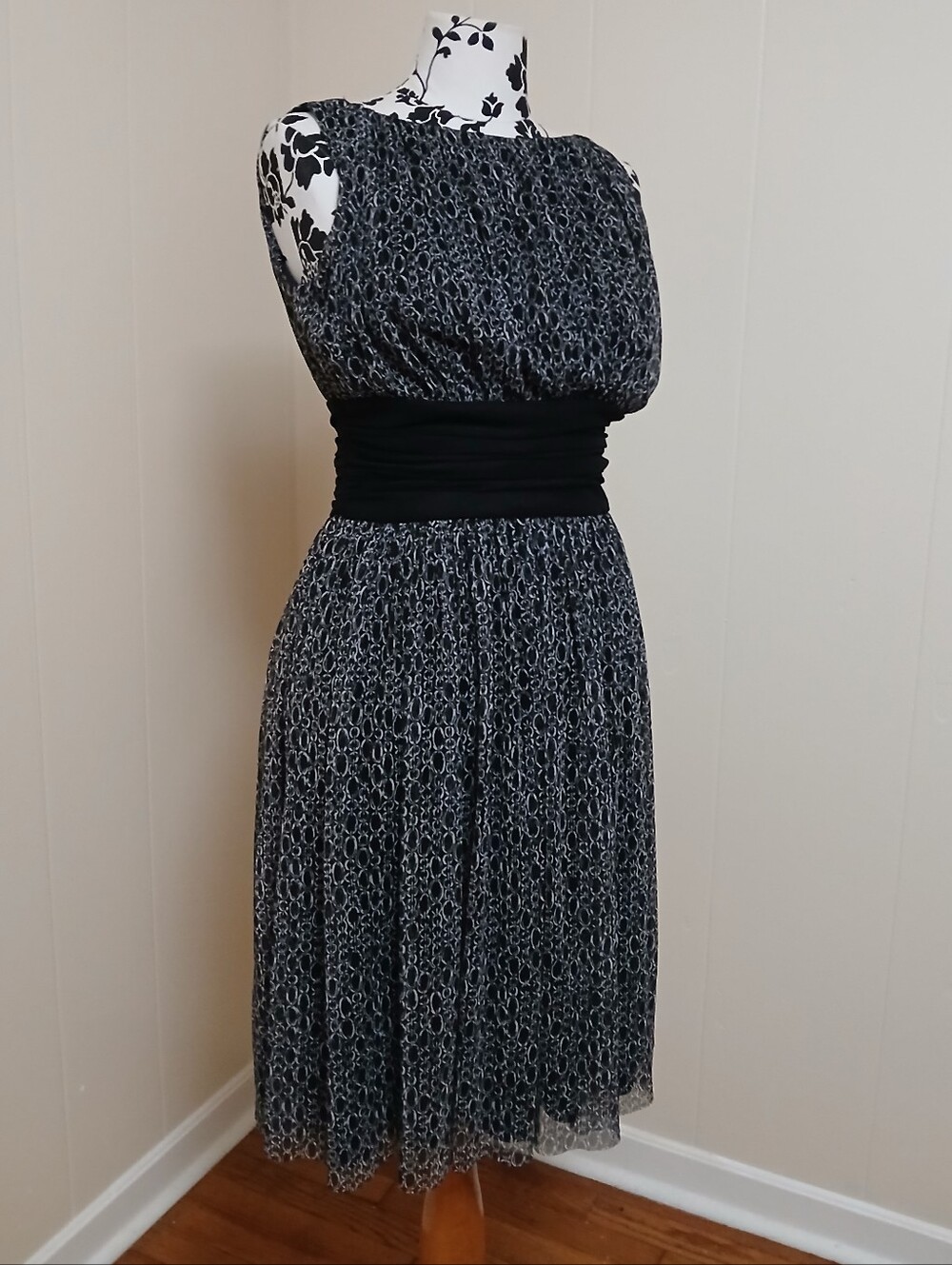 London Times Chain Print Open Back Dress